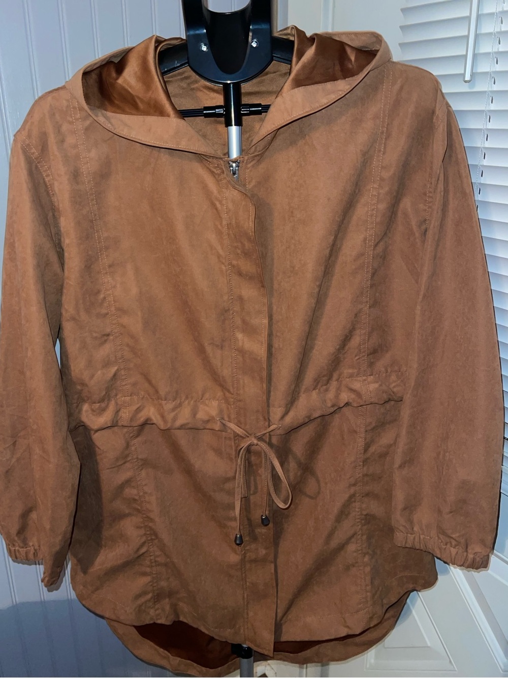 Dress Up Women’s Lightweight Hooded Anorak Jacket in Camel